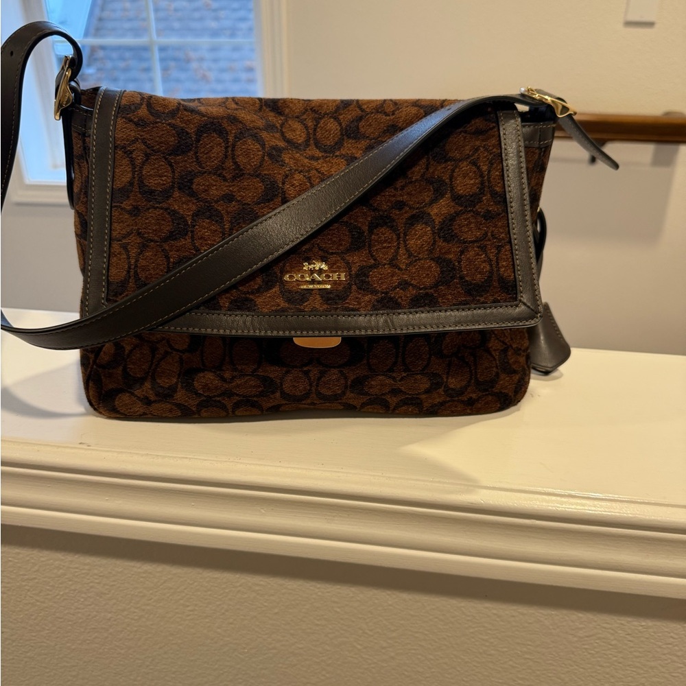 Coach ETTA. Large Chenille signature pattern